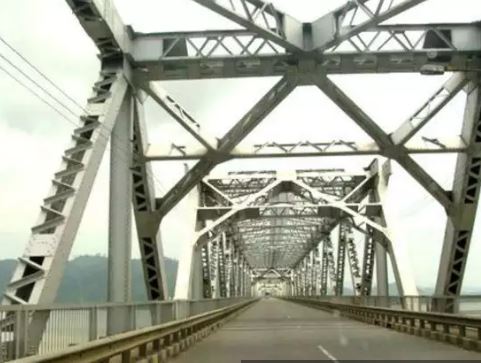 Suicide attempt in Saraighat Bridge