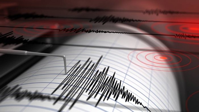 Earthquake tremors 5.4 magnitude hits in Delhi and some parts of North India