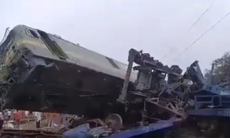 12 bogies derailed after collision between two goods train in West Bengal, Bankura