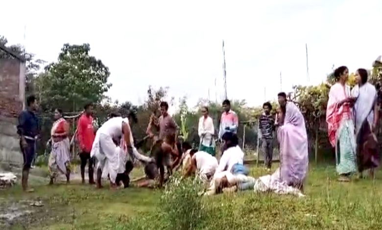 নাৰায়ণপুৰত ৰঙা ঘৰৰ আলহী হ’ল আইৰ নামত ভণ্ডামি কৰি অহা এগৰাকী মহিলাসহ দুই ভাতৃ.....