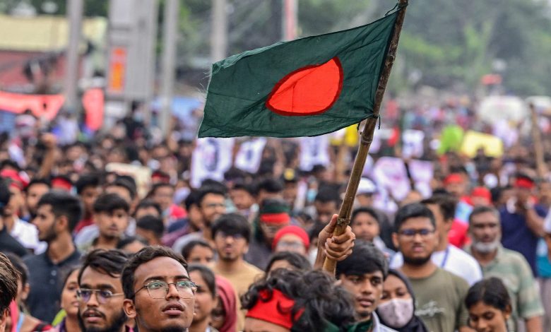 কেনে আছে বাংলাদেশৰ পৰিস্থিতি; কোনে ল'ব নতুন চৰকাৰৰ নেতৃত্ব?